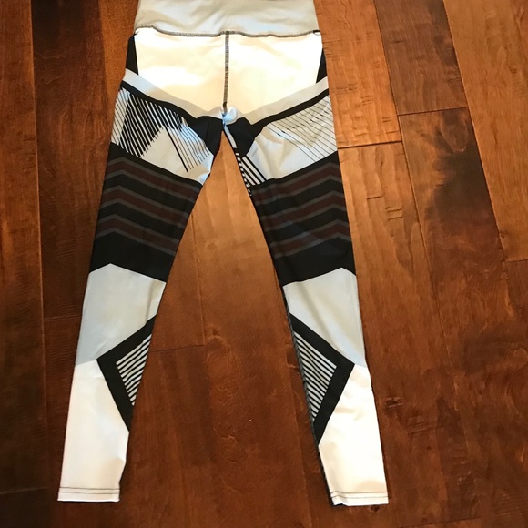 NWOT!  Workout Capri - Picture 2 of 4